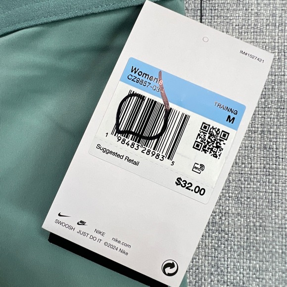 Nike Pro Dri-FIT Compression Shorts Women M Green White Athleisure CZ9857 NEW - Picture 3 of 11